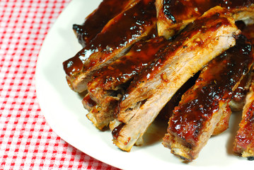 Barbecue Spare Ribs on a plate with a checkered tablecloth