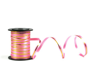 bobine de fil rose pour paquets cadeaux