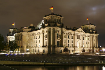 Reichstag Berlin bei Nacht