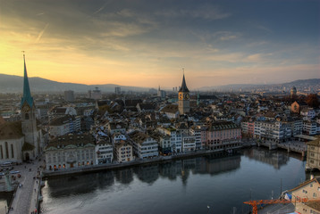 Fototapeta na wymiar Widok z Grossmuenster, Zurychu, w Szwajcarii.