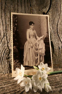 photograph,antique,retro,woman