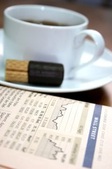 Börsenblatt und Kaffee