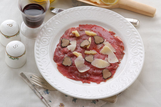 Carpaccio di manzo - Antipasto di carne - Trentino Alto Adige