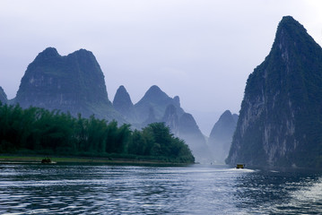 Li river near Yangshuo, Guanxi province, China - obrazy, fototapety, plakaty