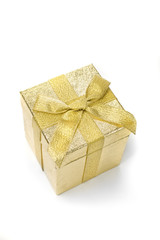 Eine gold glänzende Schachtel