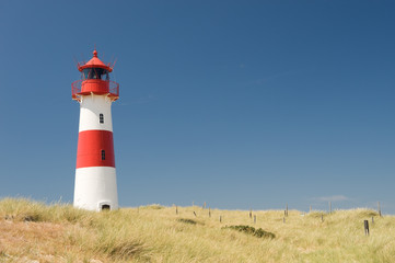 Fototapeta na wymiar Mała latarnia morska na wyspie Sylt, Niemcy