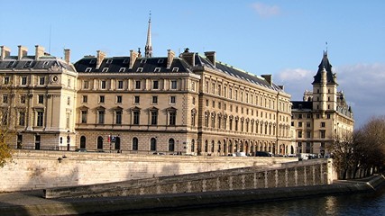 Fototapeta na wymiar Quai des Orfèvres, Paris