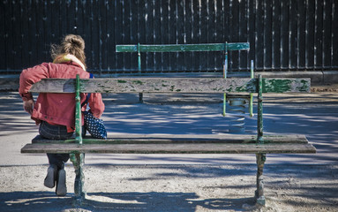 fille sur banc