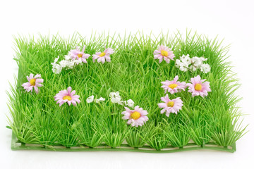 Dekorative Grasmatte auf hellem Hintergrund