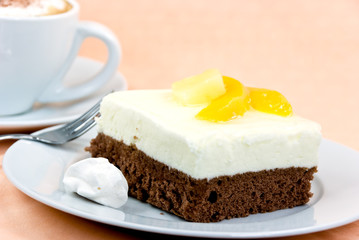 Schnitte mit Obst-Sahne-Pfirsich,Ananas
