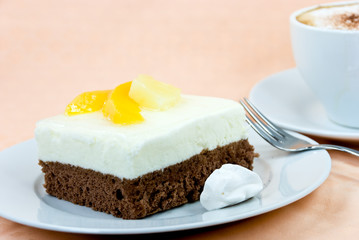 Schnitte mit Obst-Sahne-Pfirsich,Ananas