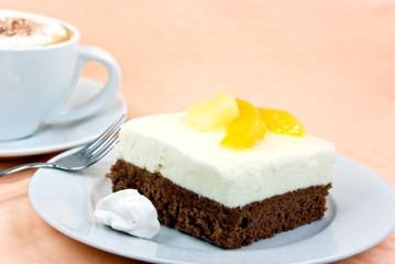 Schnitte mit Obst-Sahne-Pfirsich,Ananas