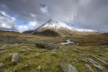 Fototapeta premium Llyn Idwal and Winter in Snowdonia Mountain