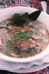 Minestrone di piselli , fagioli e orzo - Primi della Carinzia