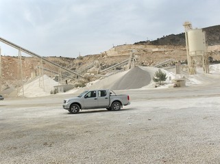 cantera de grava y cemento