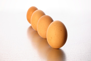 Eier in der Reihe