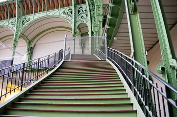 Escalier de métal du Grand Palais, France.