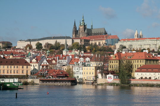 Prague sur le fleuve