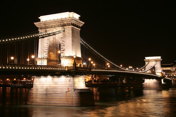 Chain bridge in Budapest at night, famous Hungarian landmark.