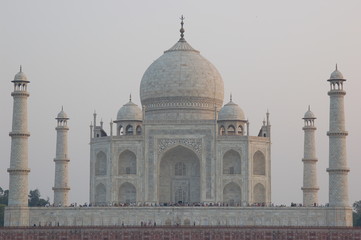 Fototapeta na wymiar Taj Mahal o zmierzchu