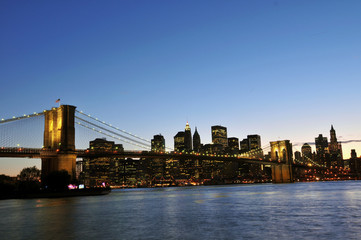 Fototapeta na wymiar Brooklyn bridge and lower Manhattan