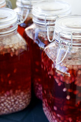 barattoli con liquore al melograno 4