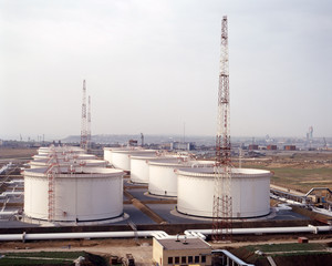 Refinery oil tanks