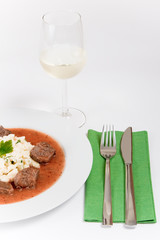 Rindsgulasch mit Spätzle