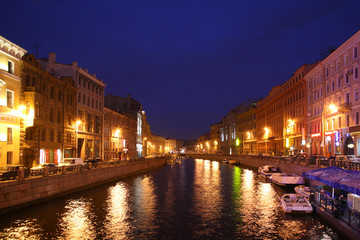 Obraz premium Channel in St.Petersburg in dusk