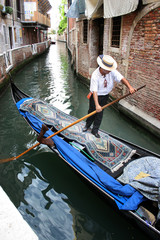 Fototapeta na wymiar Venedig - Gondoliere