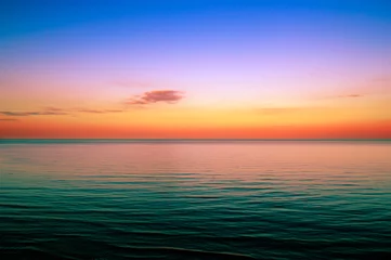 Fotobehang Zonsondergang aan zee Prachtige zonsondergang boven de zee