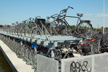 parking &agrave; v&eacute;lo amsterdam