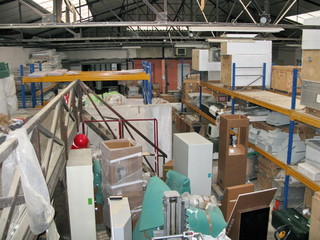Naklejka premium Entrepôt, local industriel avec verrière.