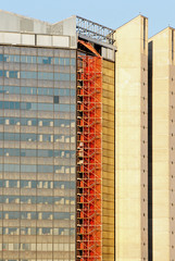 scala antincendio su edificio moderno