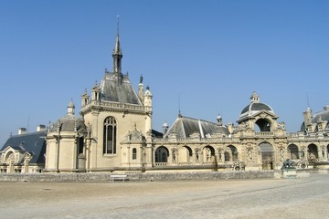 Fototapeta na wymiar Chateau de Chantilly pod Paryżem