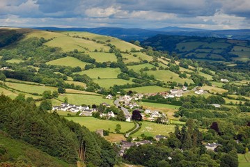 Fototapeta na wymiar Wioska w walijskiej dolinie