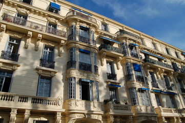 façade de caractere