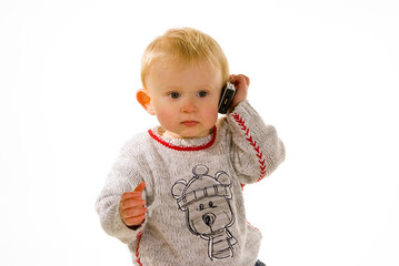 Ein Baby telefoniert