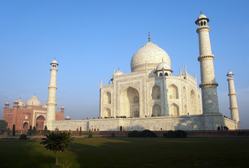 Fototapeta na wymiar Taj Mahal at the morning time