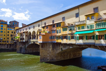 Fototapeta na wymiar Stary zamieszkania mostu Ponte Vecchio we Florencji. Włochy.