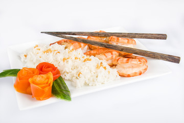 Gebratene Garnelen mit Gemüserosen