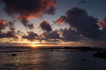 Fototapeta na wymiar Colorful morning sunrise over the Hawaiian island of Kauai
