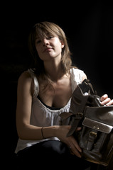 Obraz na płótnie Canvas jeune femme avec son sac à main