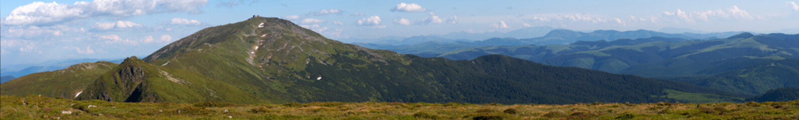Obraz premium Summer mountain view (Chornogora Ridge, Ukraine)