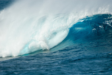 Naklejka premium close-up of a beautiful ocean wave