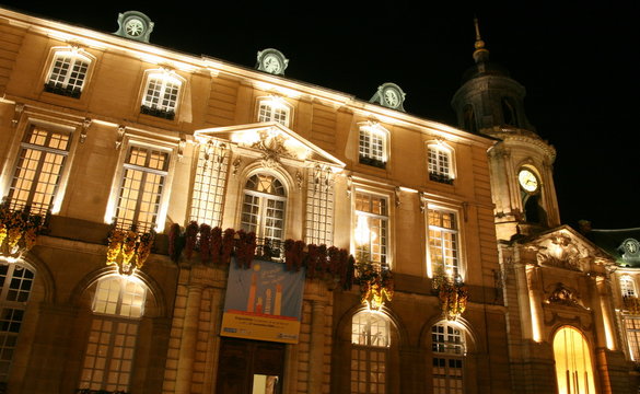 Fototapeta mairie de rennes la nuit