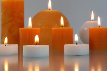 Arrangement mit Kerzen