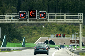 Signalanlage vor einem Tunnel