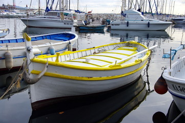 Bateaux dans le port de l'Estaque, Marseille, France.