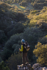 Senderista en el Parque Natural de Grazalema, Cádiz, Andalucía;